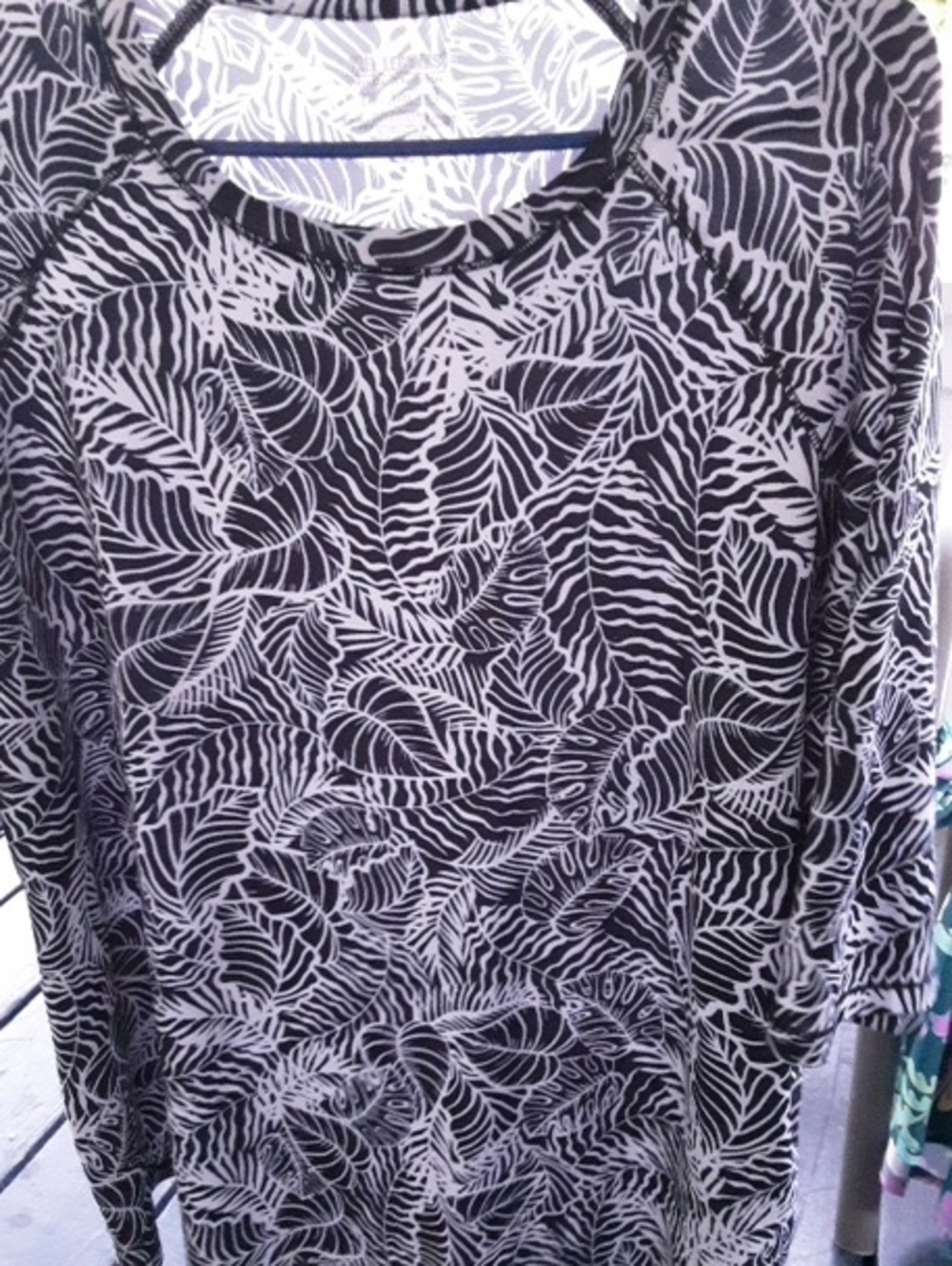 Women's Black and White Leaf Print Long Sleeve Top